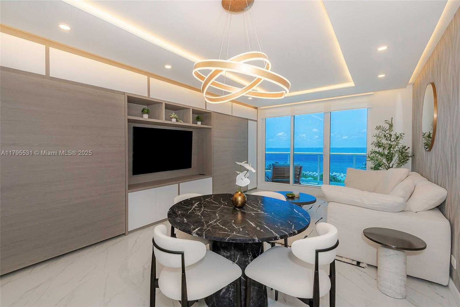 Small Image of 2301 COLLINS AVE #825, Miami Beach Number 3
