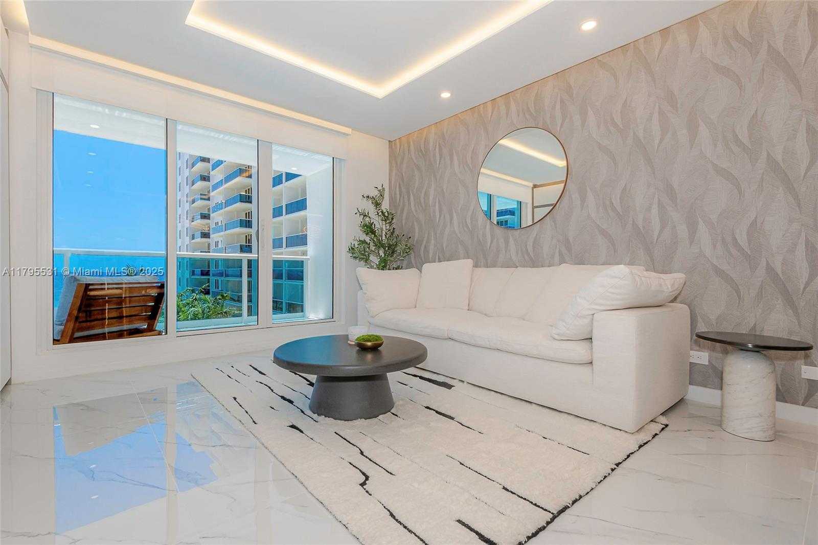 Small Image of 2301 COLLINS AVE #825, Miami Beach Number 6