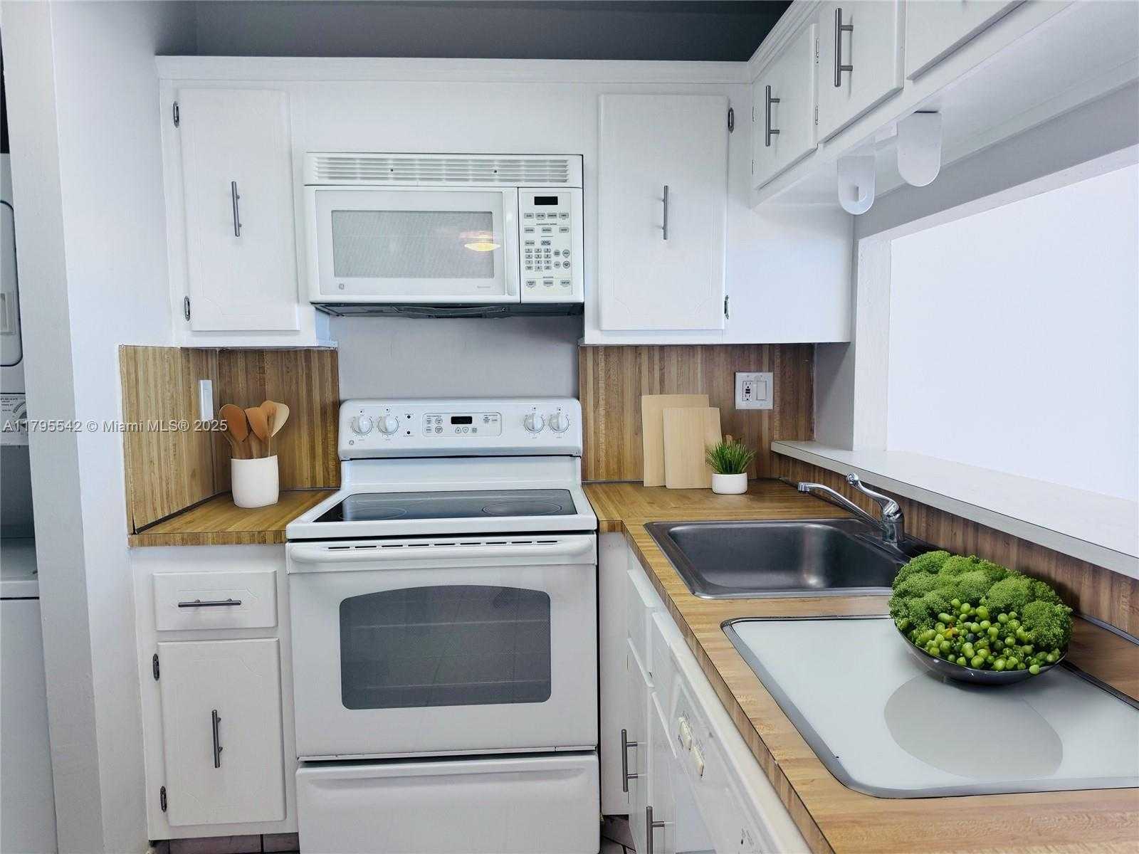 Small Image of 600 NORTH EAST 36TH ST #1516, Miami Number 3