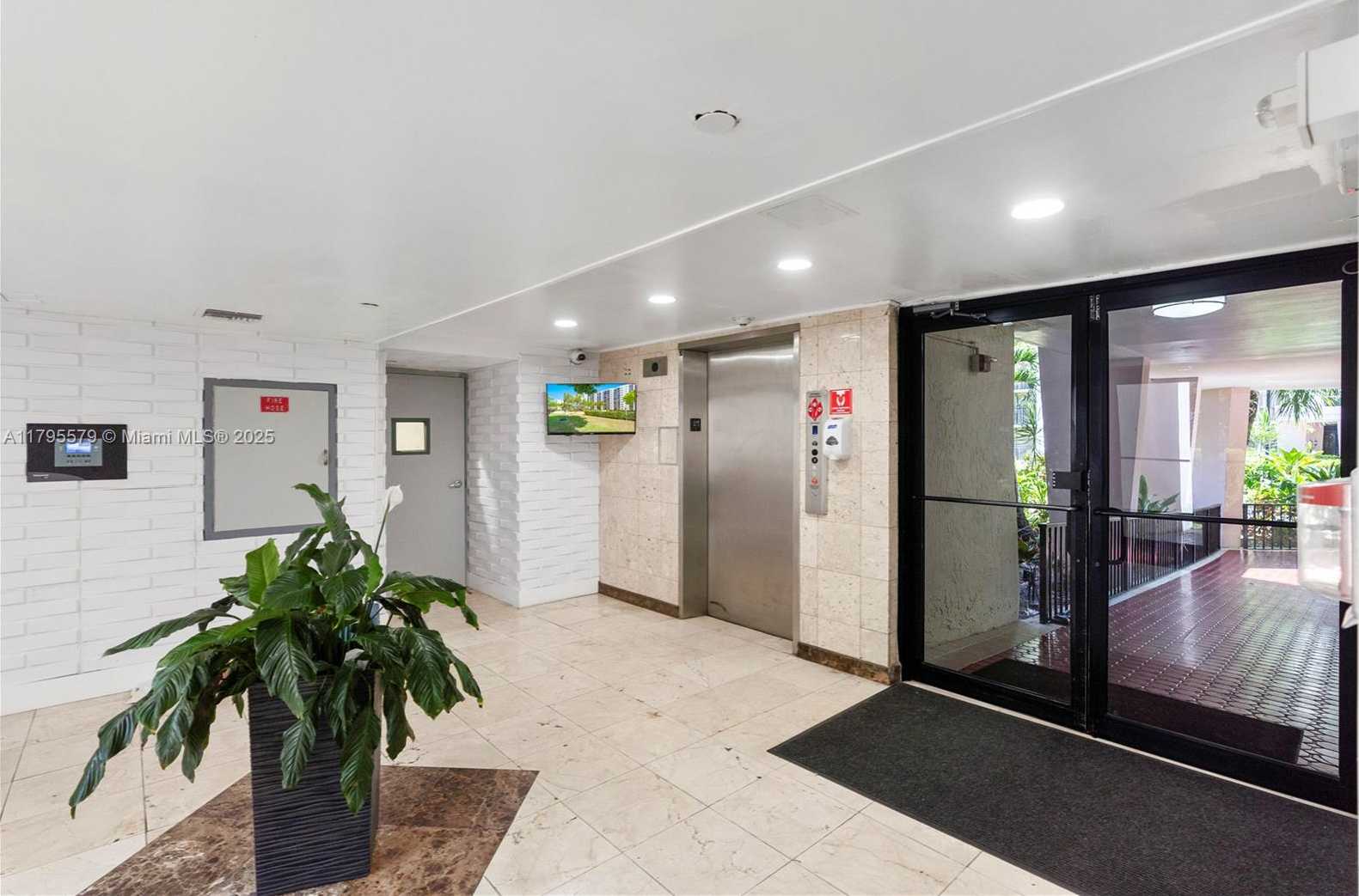 Small Image of 17011 NORTH BAY RD #108, Sunny Isles Beach Number 19