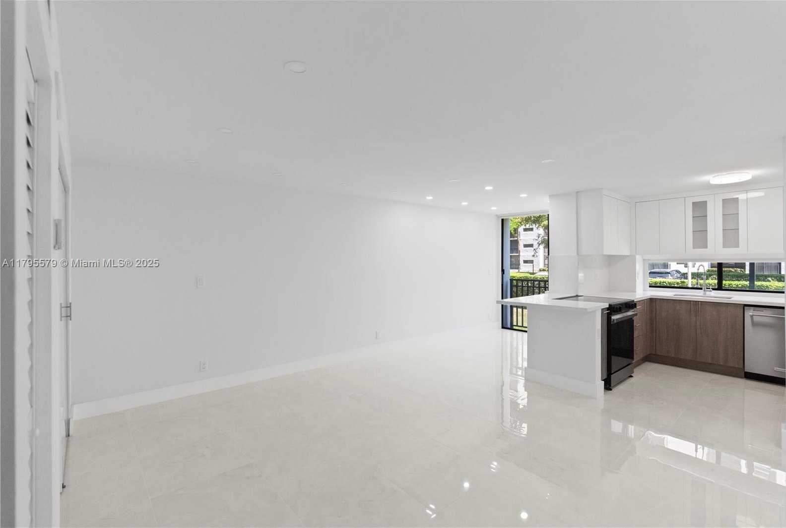 Small Image of 17011 NORTH BAY RD #108, Sunny Isles Beach Number 7