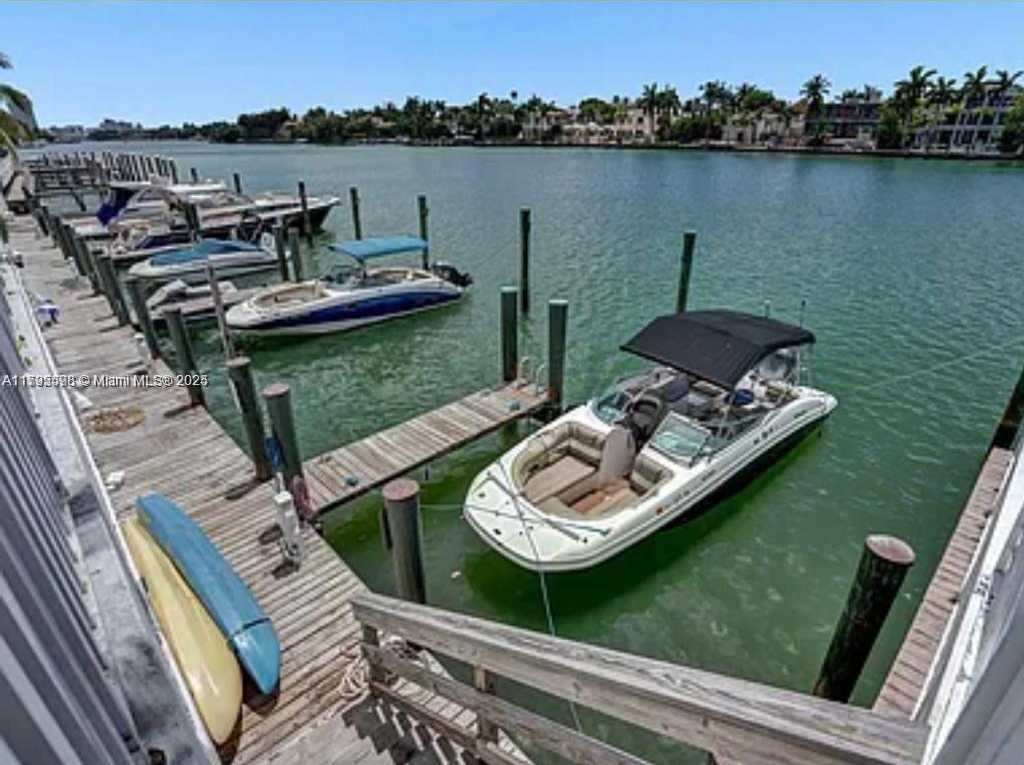 Small Image of 5700 COLLINS AVE #8G, Miami Beach Number 4