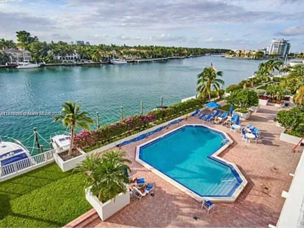 Small Image of 5700 COLLINS AVE #8G, Miami Beach Number 6