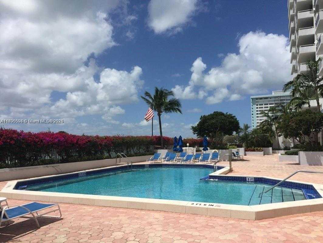 Small Image of 5700 COLLINS AVE #8G, Miami Beach Number 7