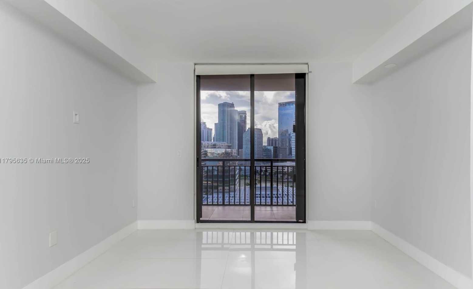 Small Image of 540 BRICKELL KEY DR #1809, Miami Number 11