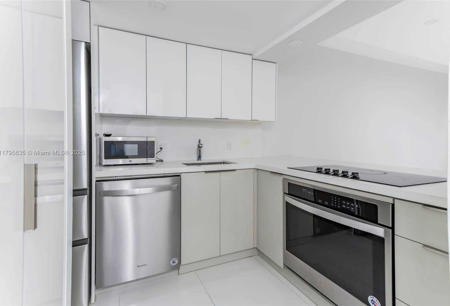 Small Image of 540 BRICKELL KEY DR #1809, Miami Number 2
