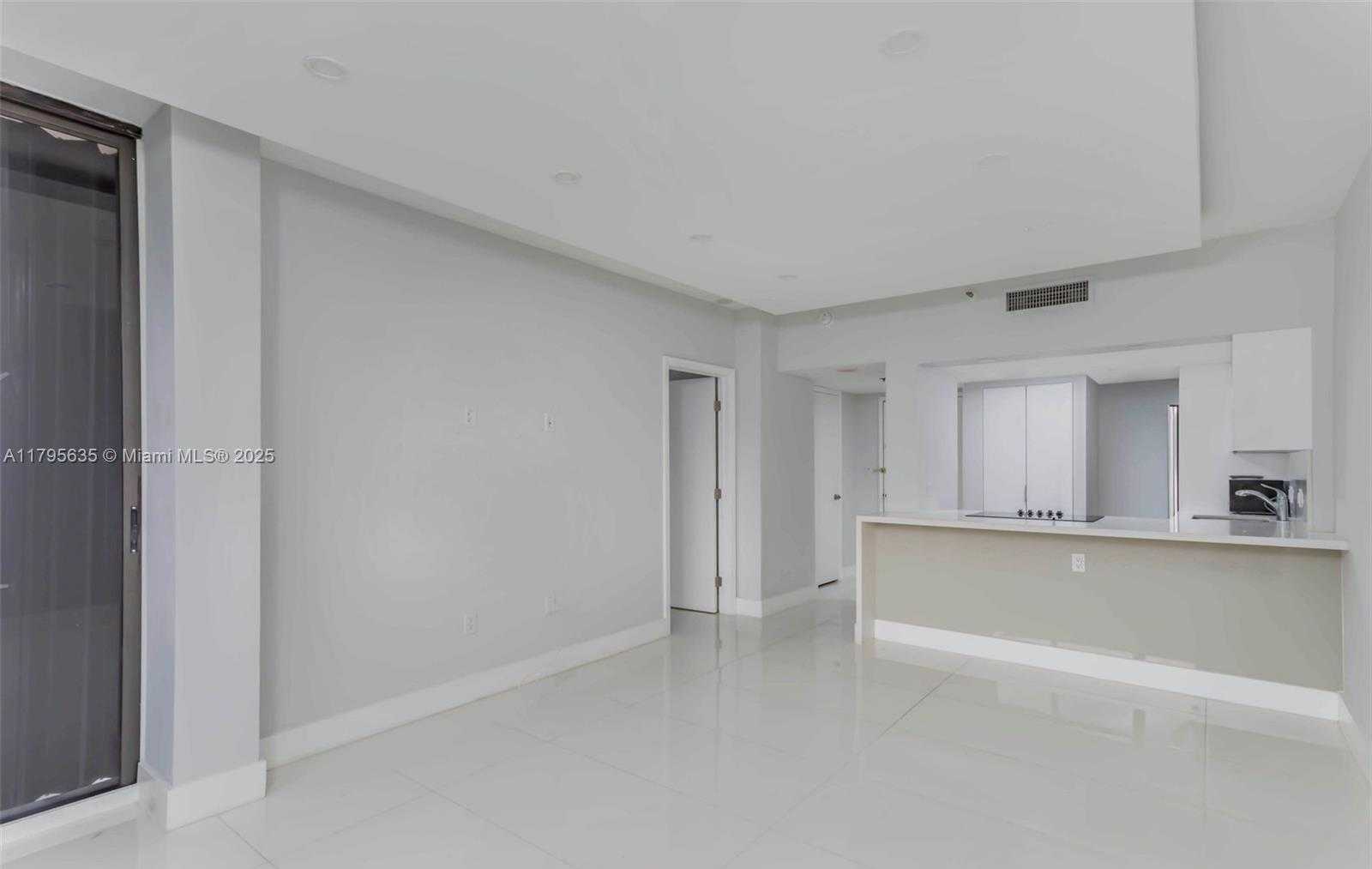 Small Image of 540 BRICKELL KEY DR #1809, Miami Number 4
