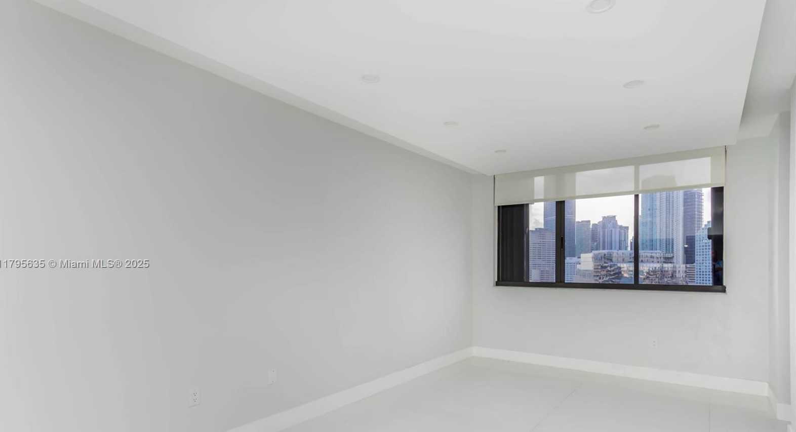Small Image of 540 BRICKELL KEY DR #1809, Miami Number 7