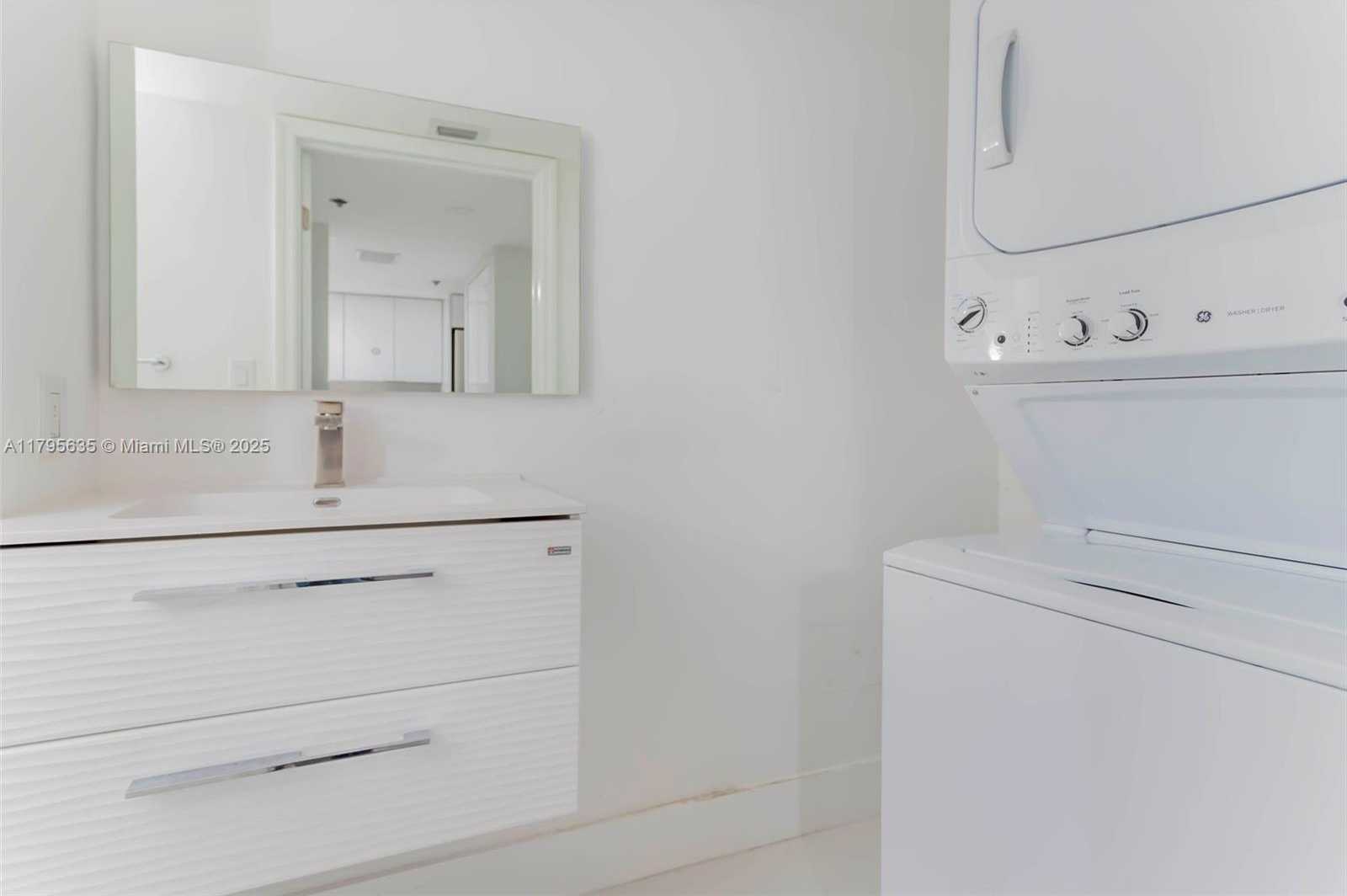 Small Image of 540 BRICKELL KEY DR #1809, Miami Number 9