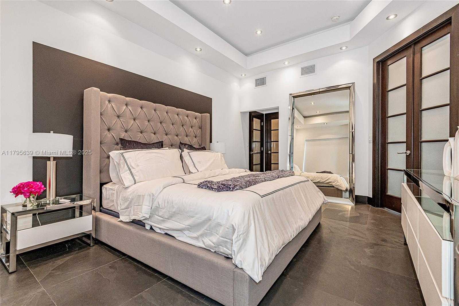 Small Image of 2301 COLLINS AVE #1605, Miami Beach Number 10