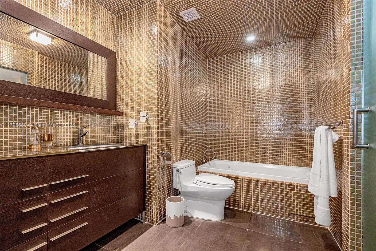 Small Image of 2301 COLLINS AVE #1605, Miami Beach Number 12