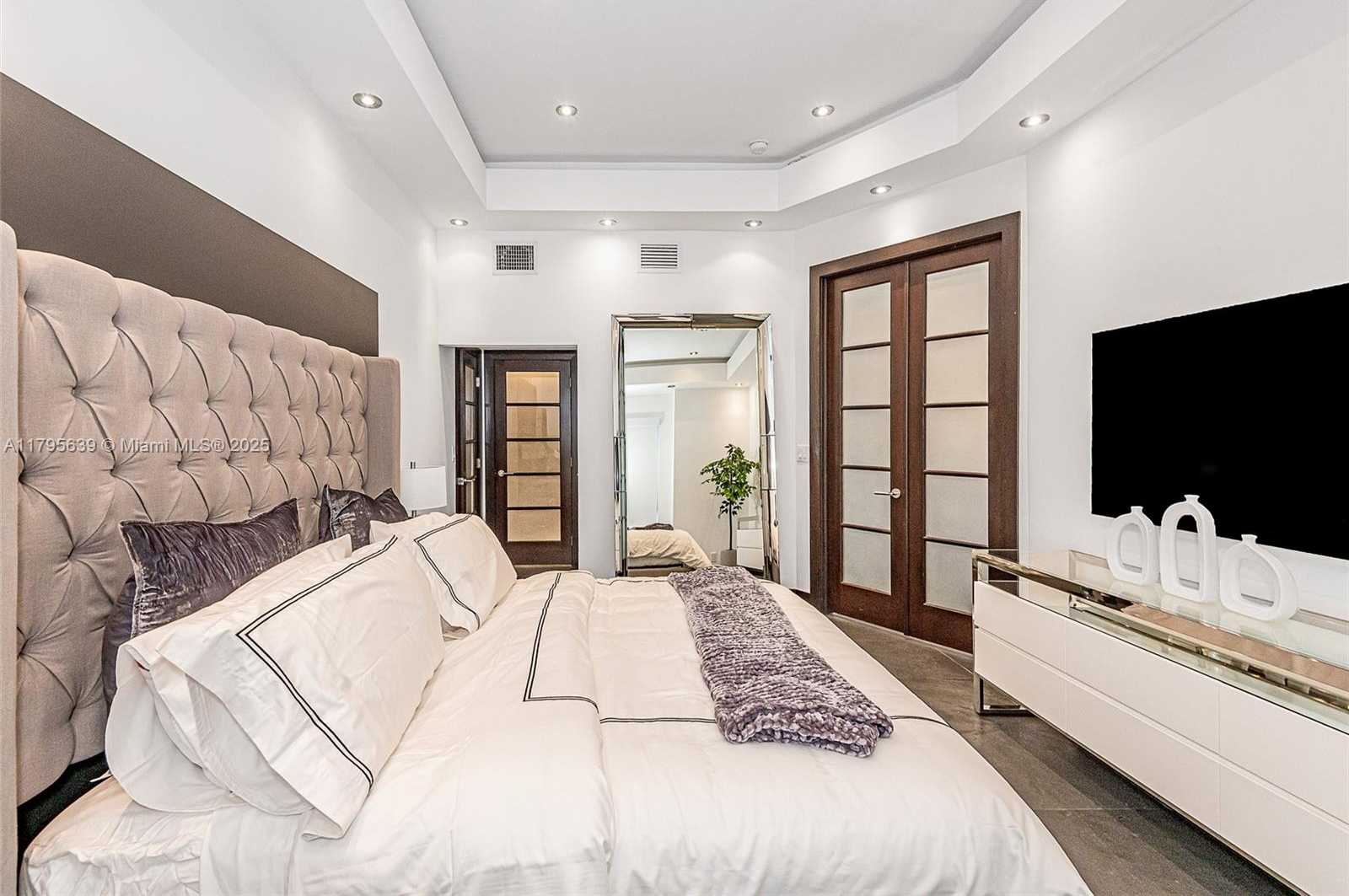 Small Image of 2301 COLLINS AVE #1605, Miami Beach Number 9