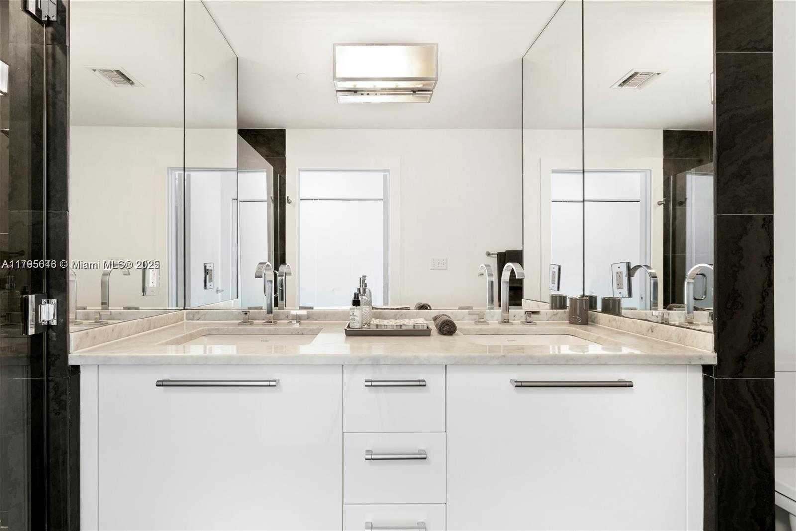 Small Image of 900 #4010, Miami Number 11