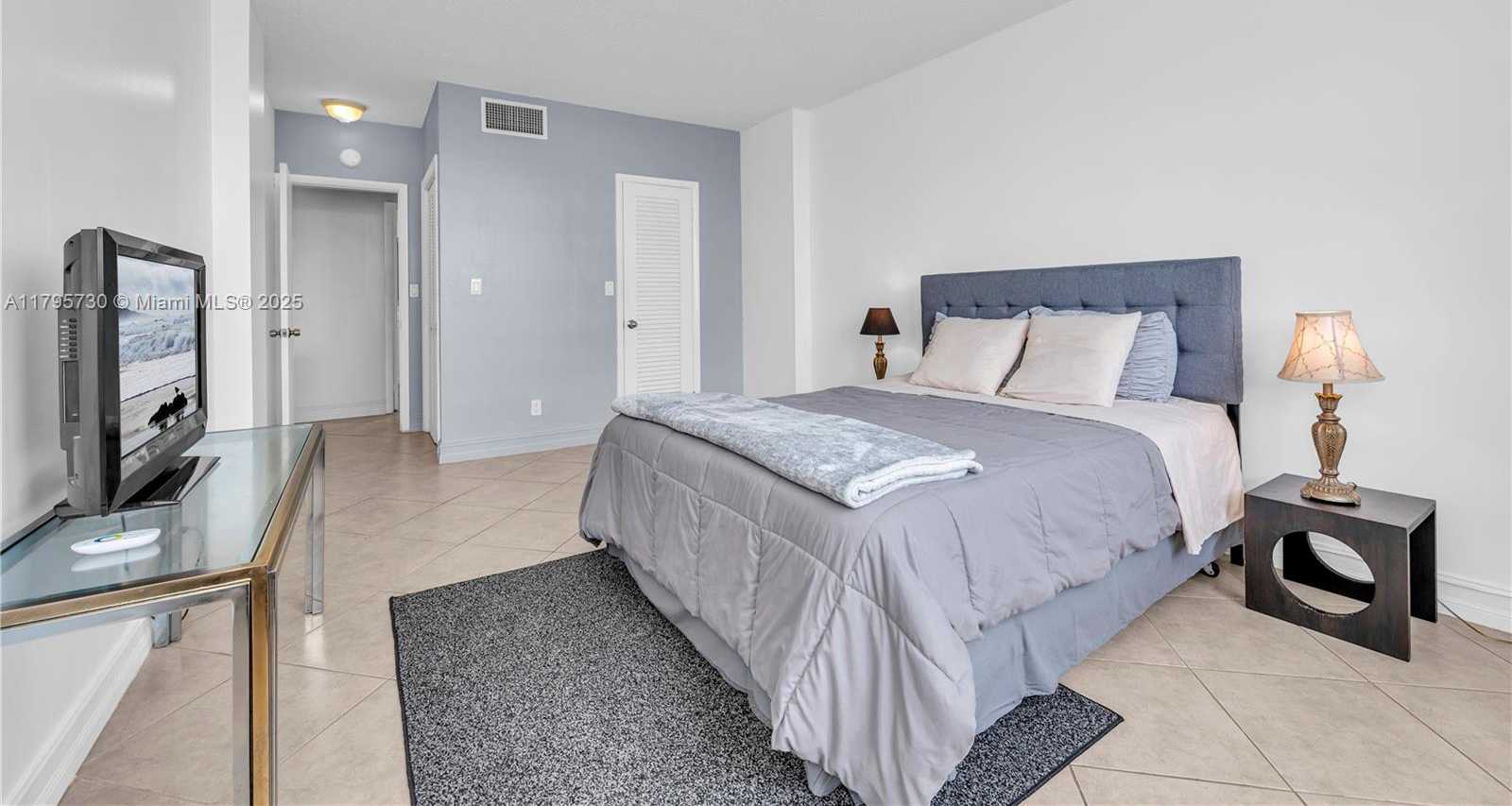 Small Image of 1455 NORTH TREASURE DR #3G, North Bay Village Number 18