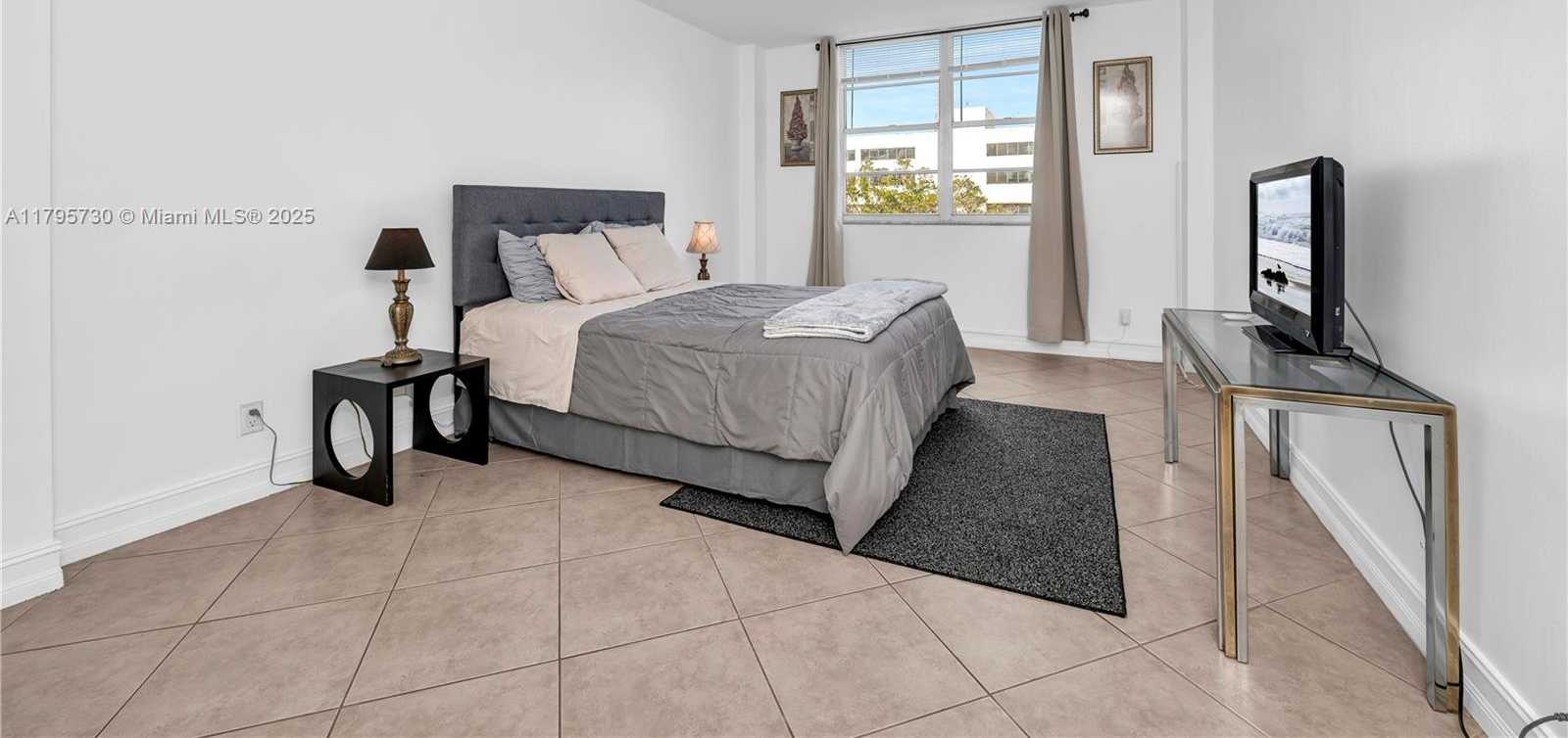 Small Image of 1455 NORTH TREASURE DR #3G, North Bay Village Number 19