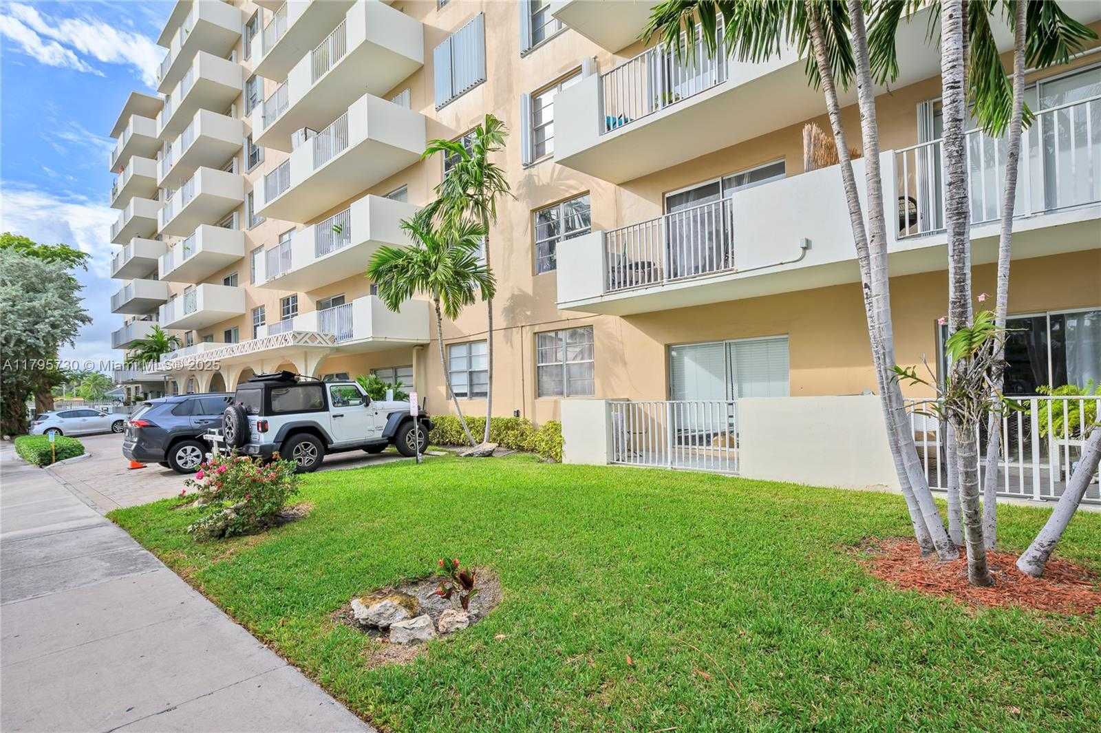 Small Image of 1455 NORTH TREASURE DR #3G, North Bay Village Number 2
