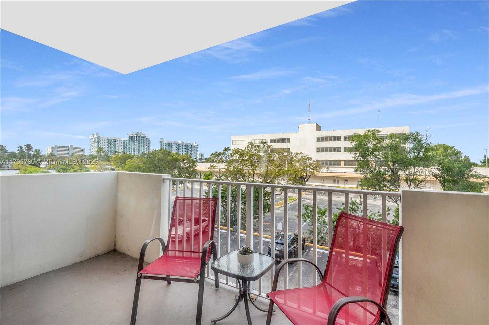Small Image of 1455 NORTH TREASURE DR #3G, North Bay Village Number 23