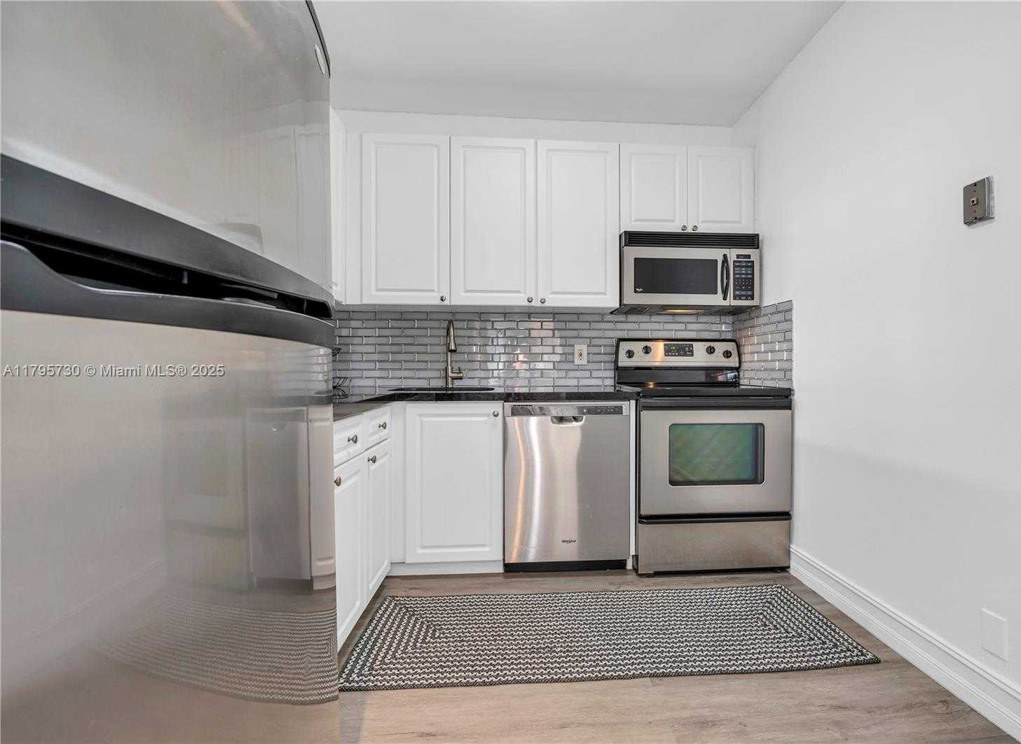 Small Image of 1455 NORTH TREASURE DR #3G, North Bay Village Number 7