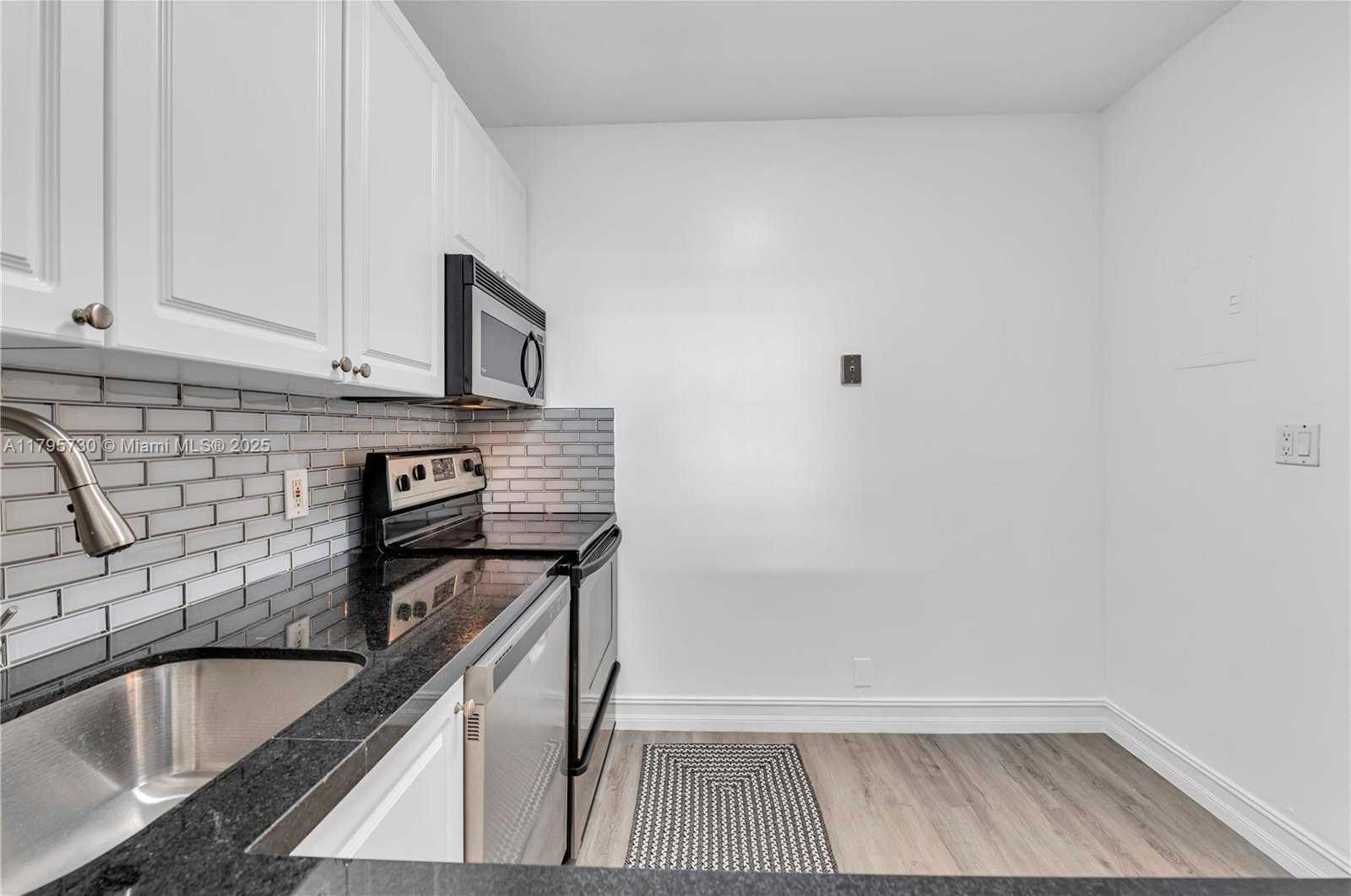 Small Image of 1455 NORTH TREASURE DR #3G, North Bay Village Number 9