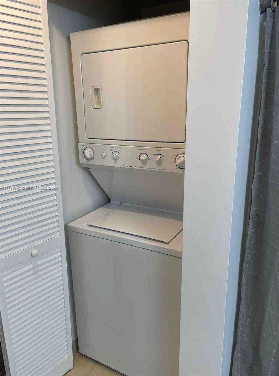 Small Image of 1750 NORTH BAYSHORE DR #2211, Miami Number 21