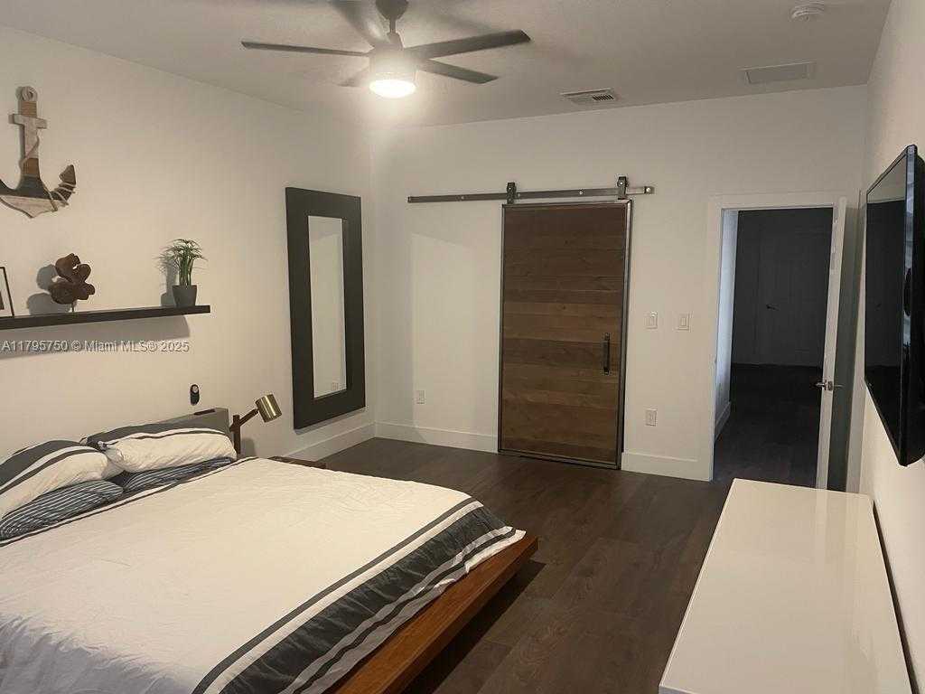Small Image of 10727 NORTH WEST 75TH TER, Doral Number 11
