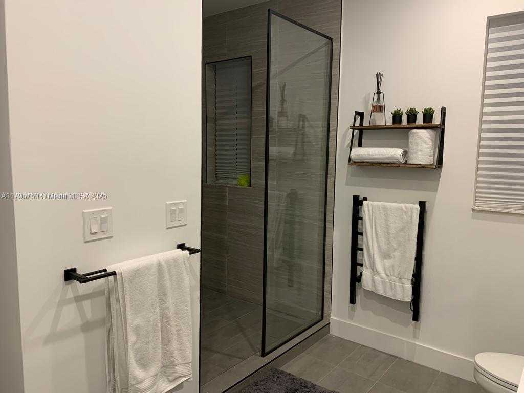 Small Image of 10727 NORTH WEST 75TH TER, Doral Number 12
