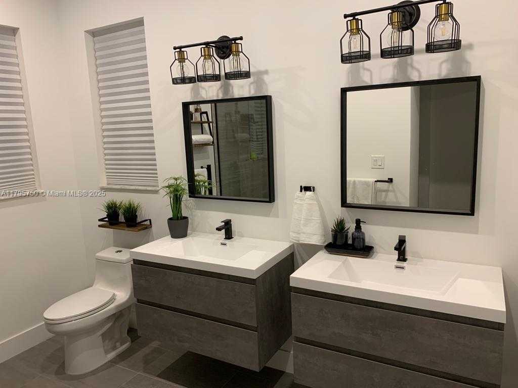 Small Image of 10727 NORTH WEST 75TH TER, Doral Number 16