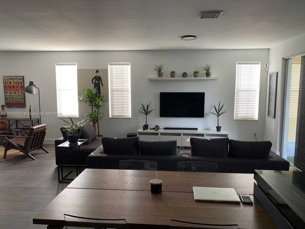 Small Image of 10727 NORTH WEST 75TH TER, Doral Number 4