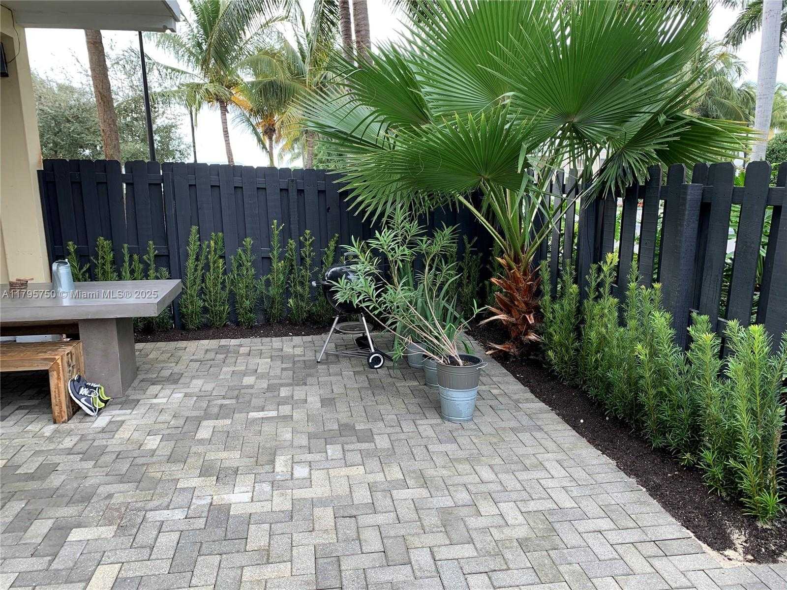 Small Image of 10727 NORTH WEST 75TH TER, Doral Number 5