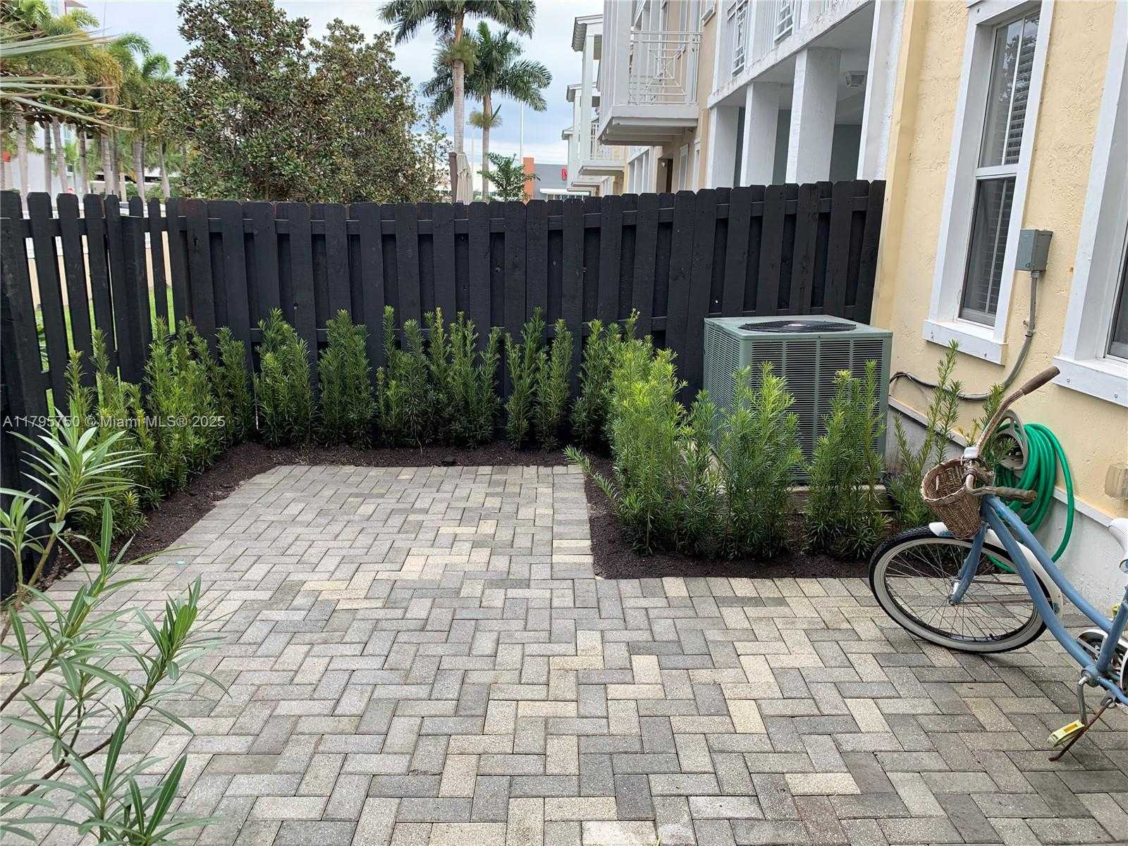 Small Image of 10727 NORTH WEST 75TH TER, Doral Number 6
