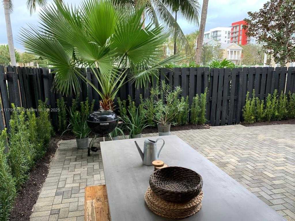 Small Image of 10727 NORTH WEST 75TH TER, Doral Number 7