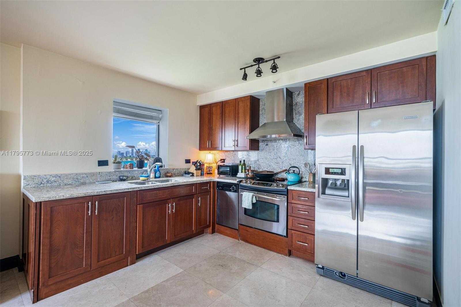 Small Image of 1500 BAY RD #1038S, Miami Beach Number 3
