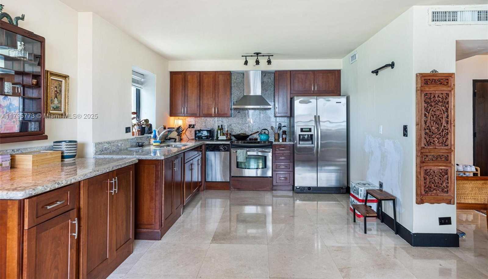 Small Image of 1500 BAY RD #1038S, Miami Beach Number 4