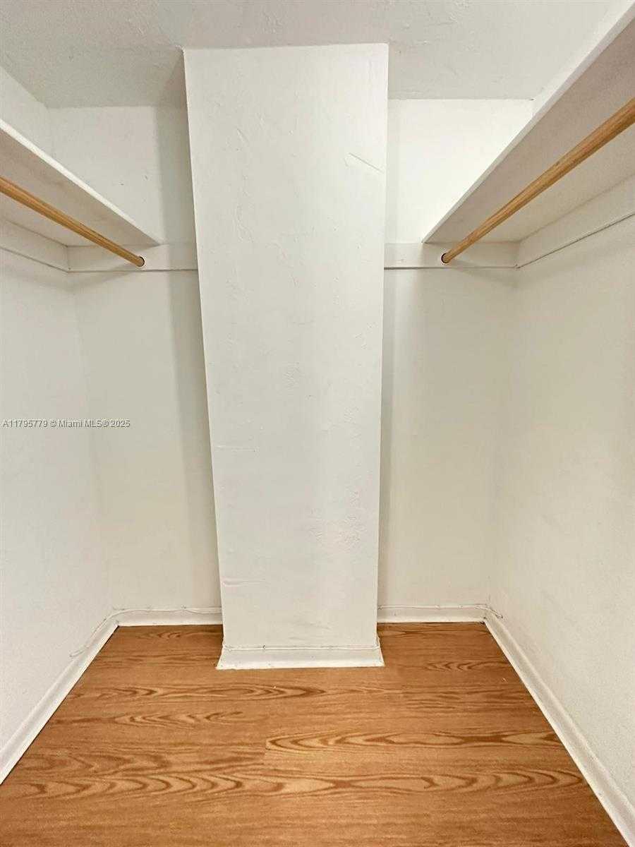 Small Image of 19380 #1123, Sunny Isles Beach Number 10