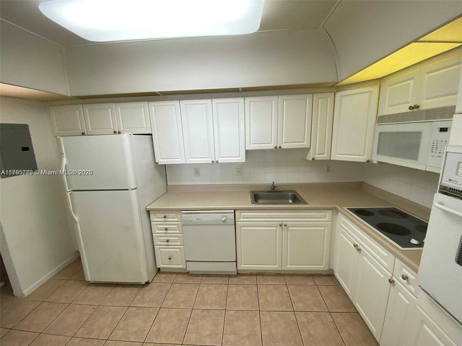 Small Image of 19380 #1123, Sunny Isles Beach Number 4