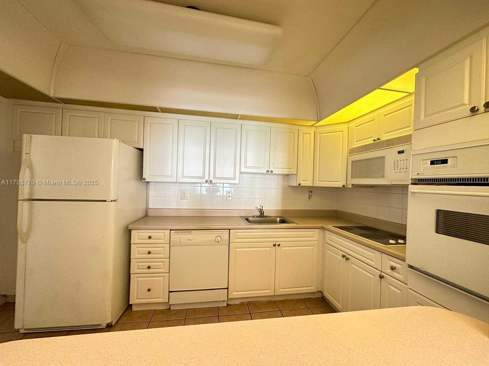 Small Image of 19380 #1123, Sunny Isles Beach Number 5