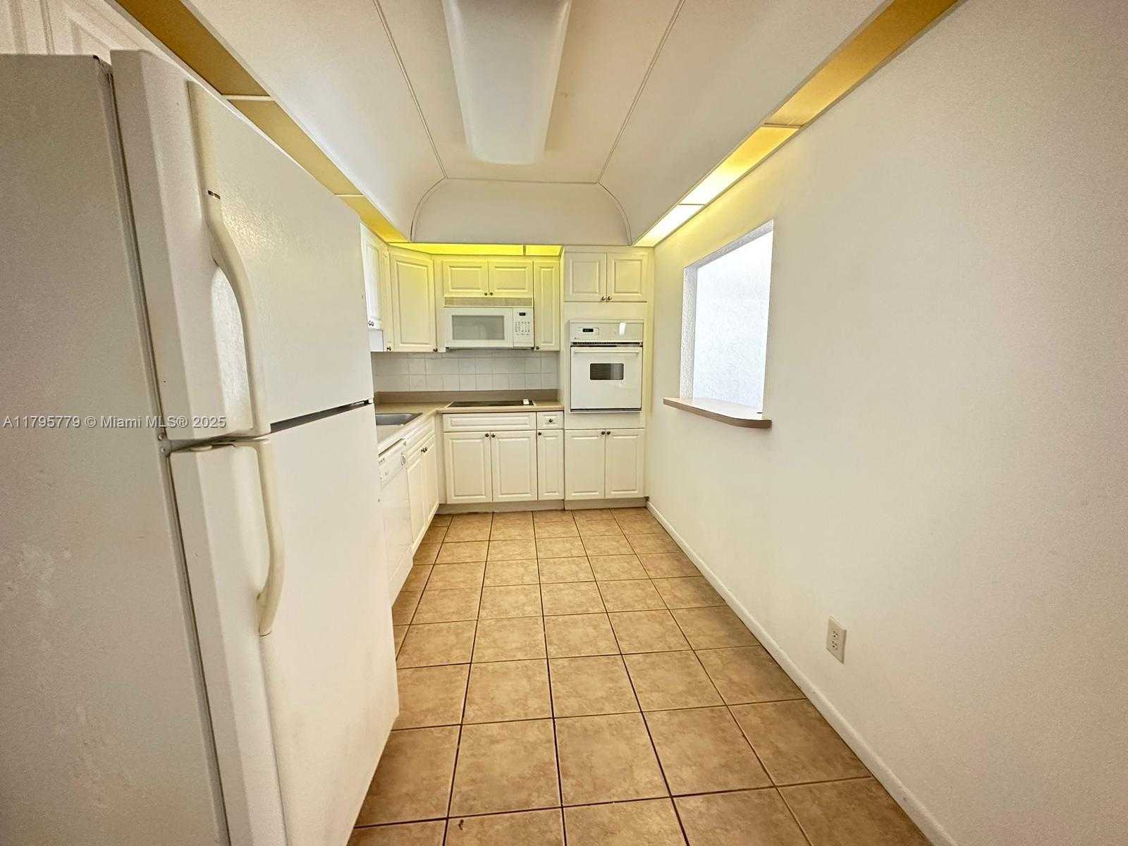 Small Image of 19380 #1123, Sunny Isles Beach Number 6