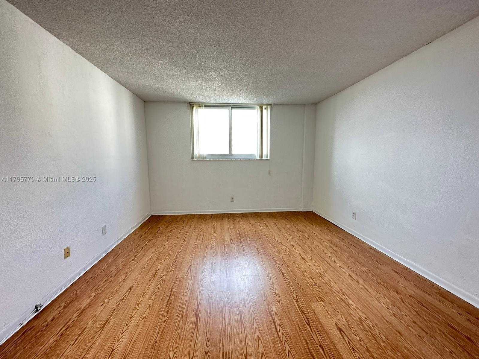Small Image of 19380 #1123, Sunny Isles Beach Number 8