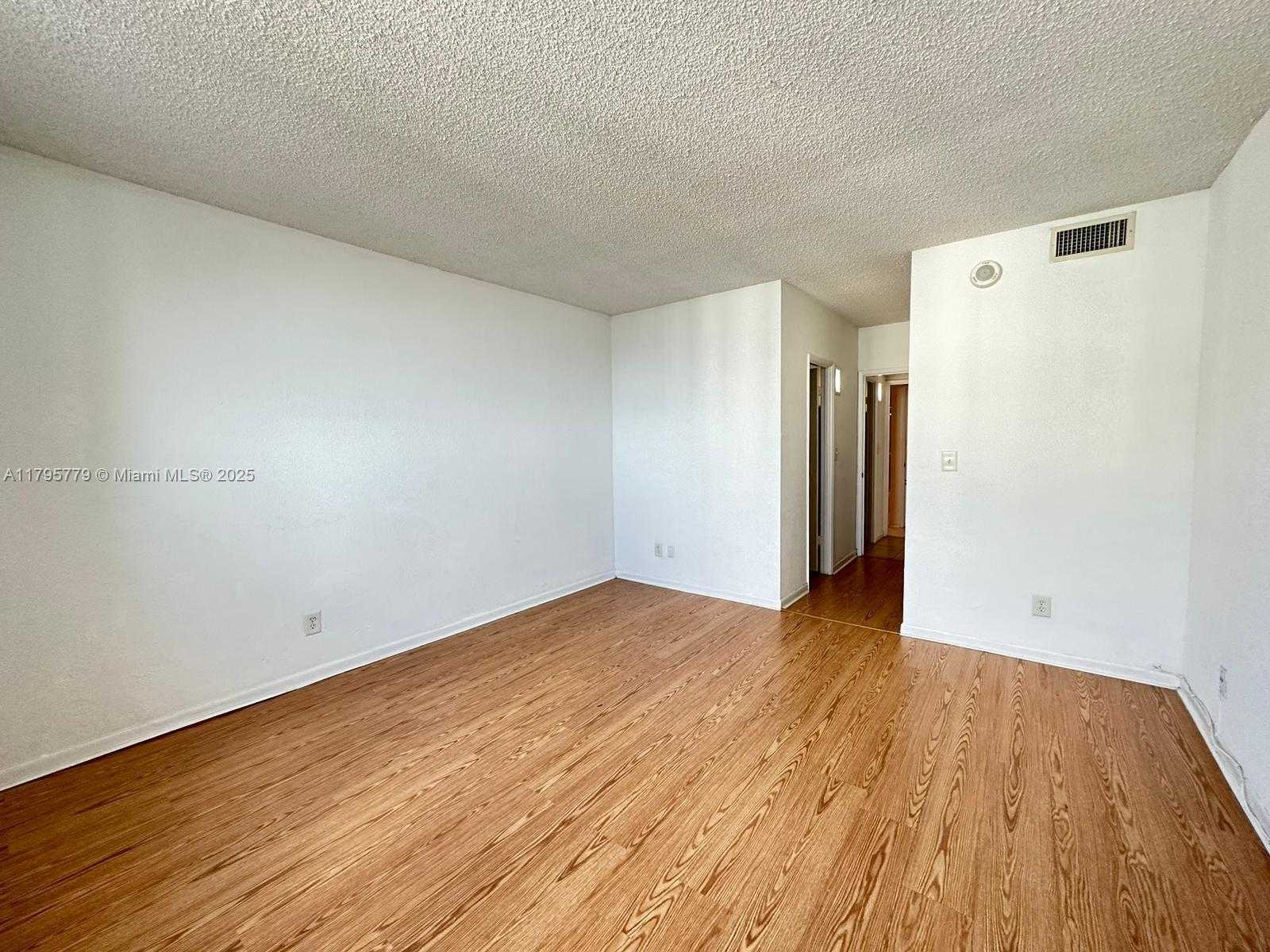 Small Image of 19380 #1123, Sunny Isles Beach Number 9