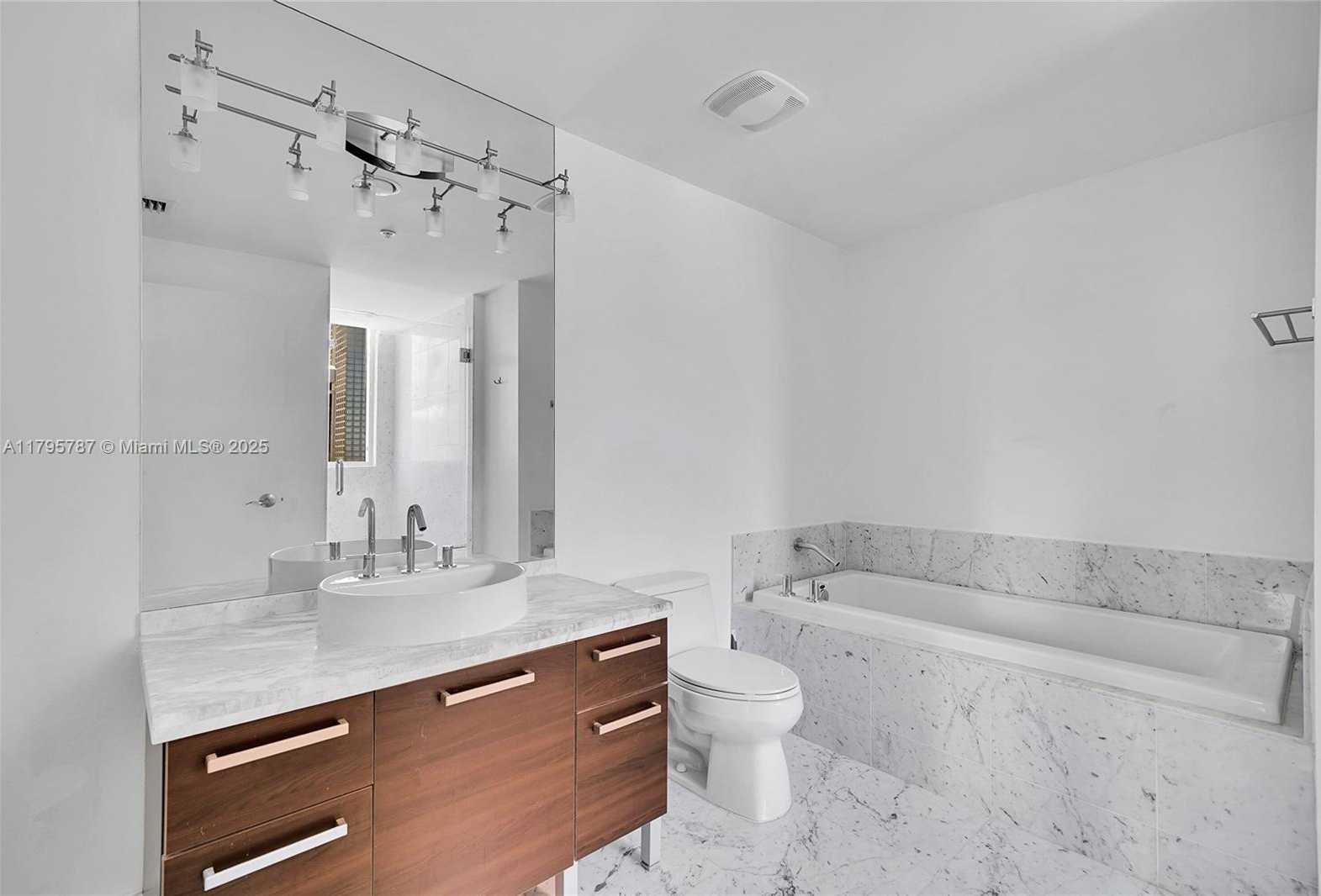 Small Image of 253 NORTH EAST 2ND ST #2408, Miami Number 35