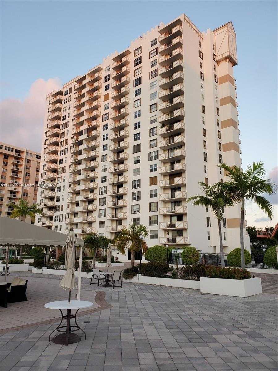Small Image of 1865 SOUTH OCEAN DR #4L, Hallandale Beach Number 3