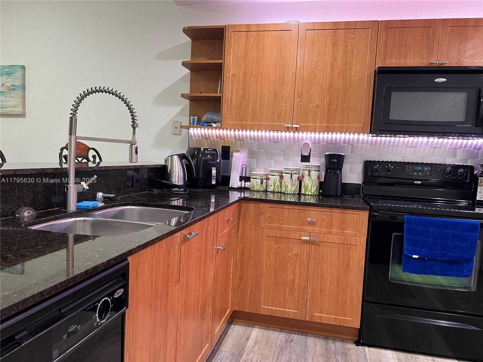 Small Image of 8900 NORTH WEST 107TH CT #206-3, Doral Number 4