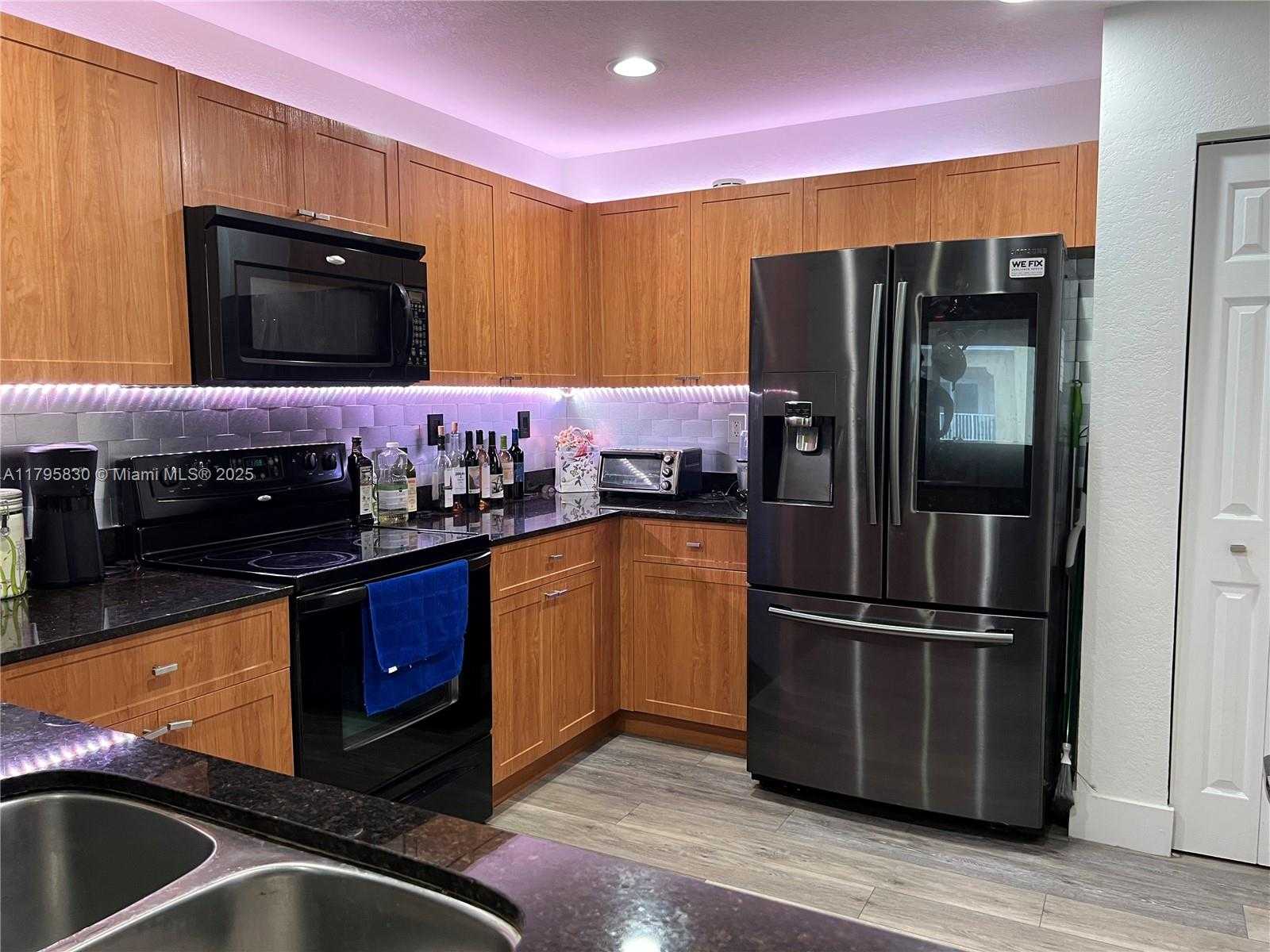 Small Image of 8900 NORTH WEST 107TH CT #206-3, Doral Number 5