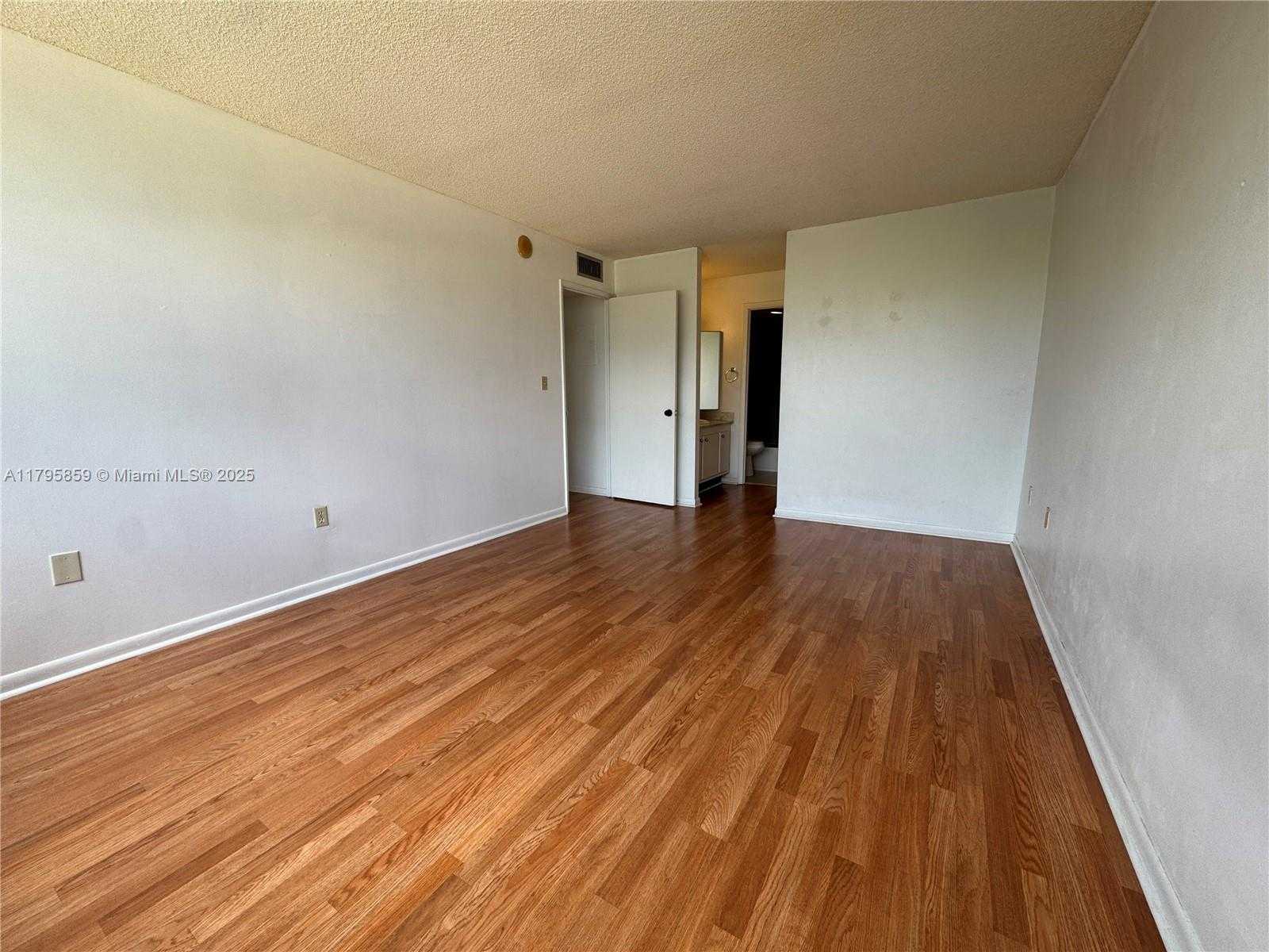 Small Image of 1300 NORTH EAST MIAMI GARDENS DR #213E, Miami Number 11