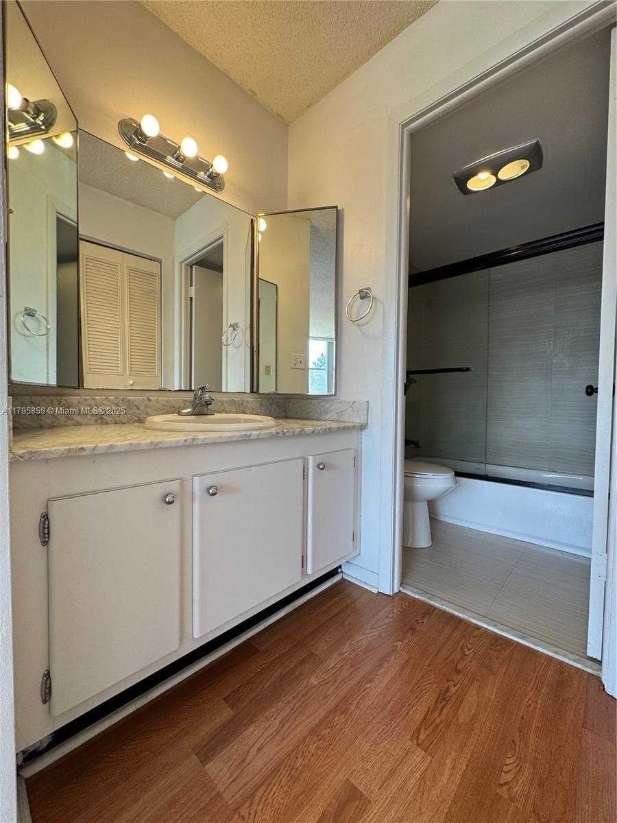 Small Image of 1300 NORTH EAST MIAMI GARDENS DR #213E, Miami Number 13