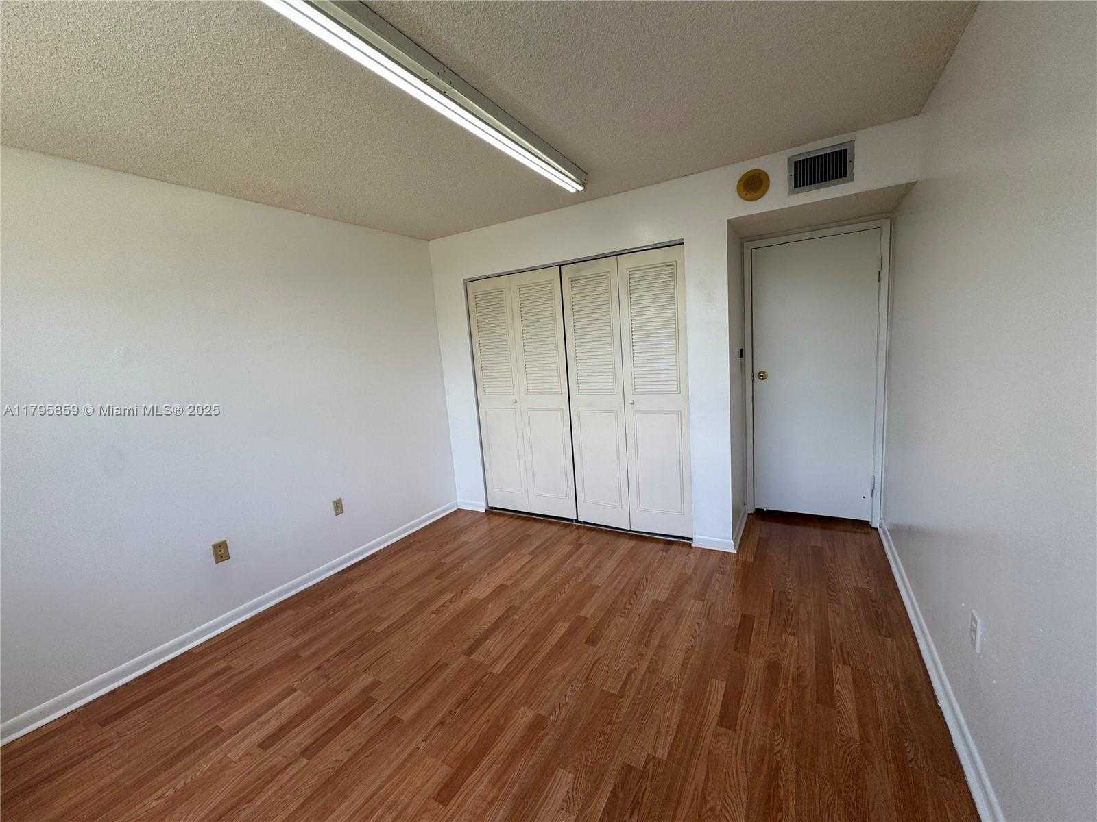 Small Image of 1300 NORTH EAST MIAMI GARDENS DR #213E, Miami Number 18