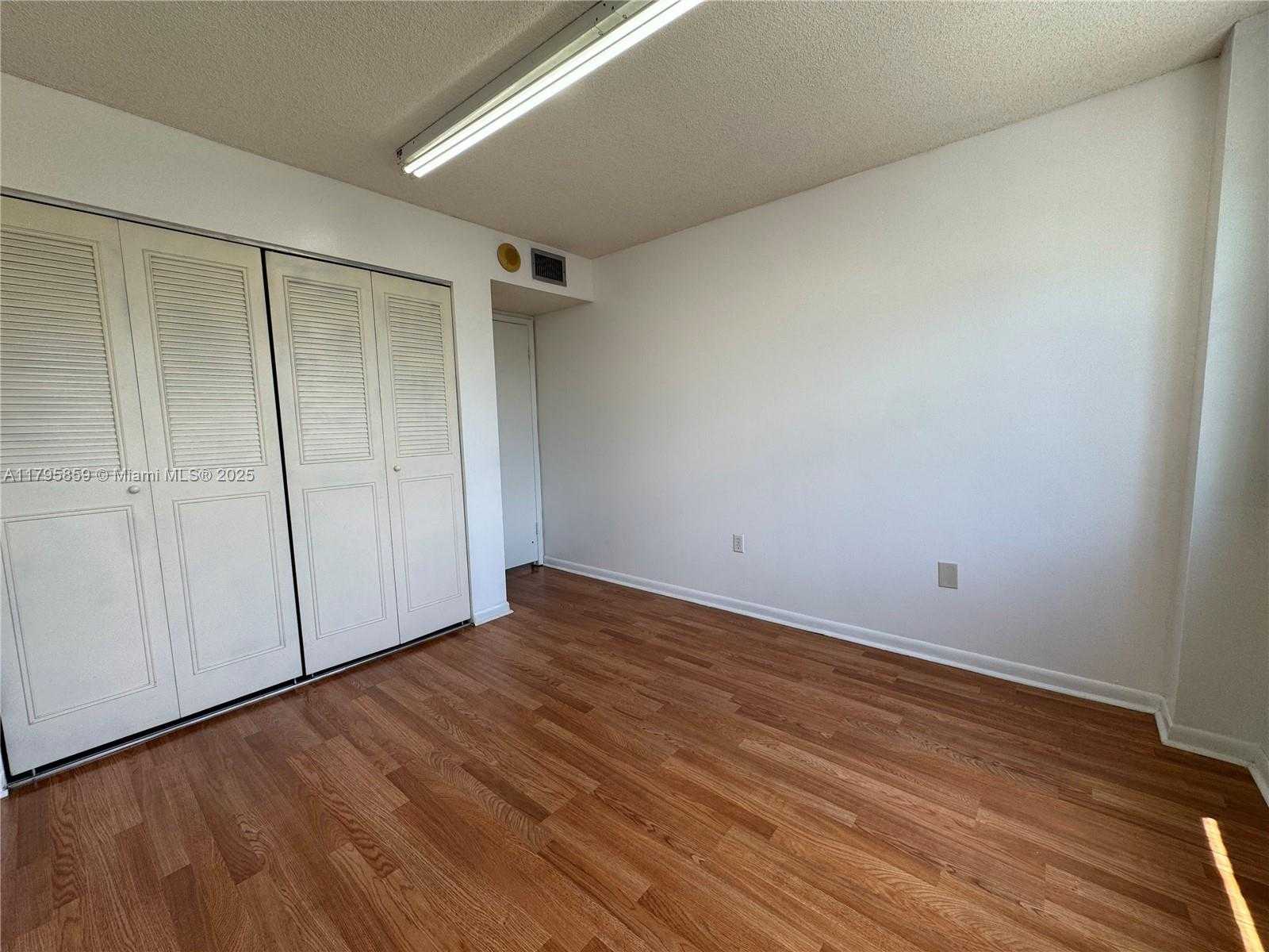 Small Image of 1300 NORTH EAST MIAMI GARDENS DR #213E, Miami Number 19