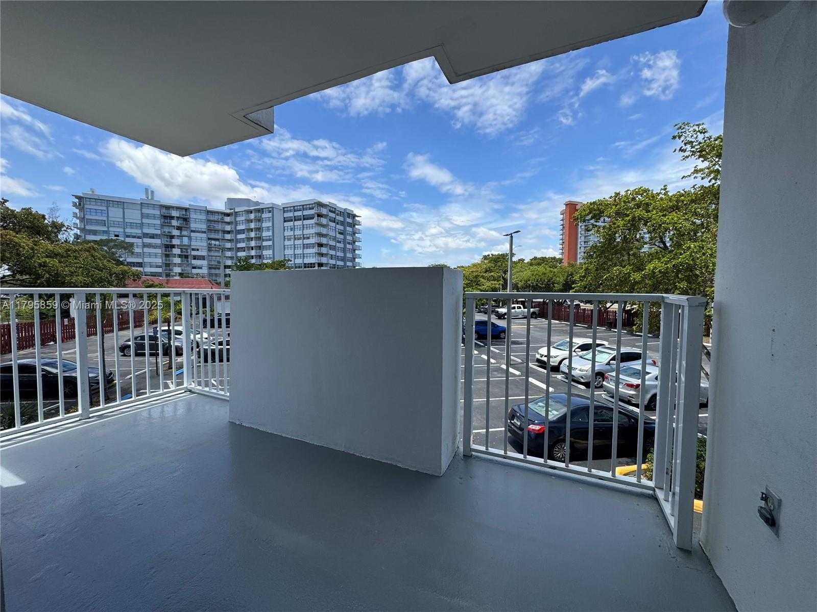 Small Image of 1300 NORTH EAST MIAMI GARDENS DR #213E, Miami Number 23