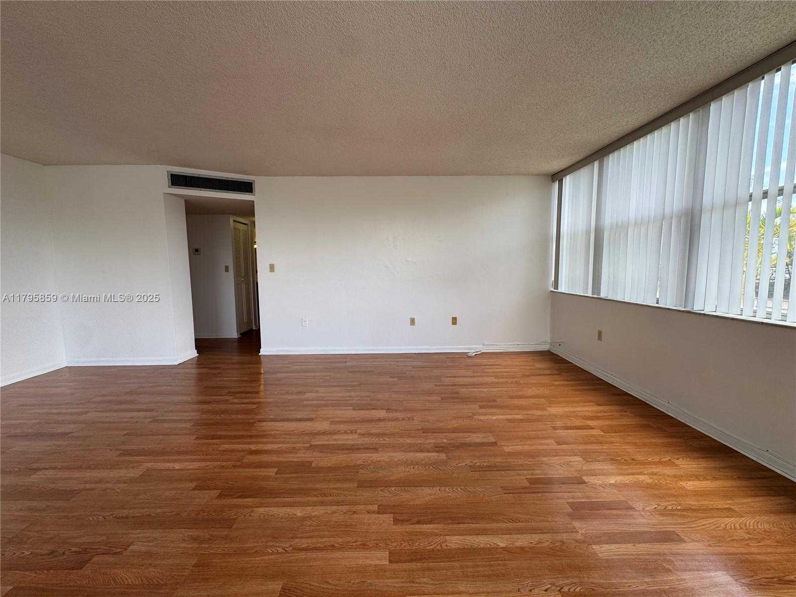Small Image of 1300 NORTH EAST MIAMI GARDENS DR #213E, Miami Number 25