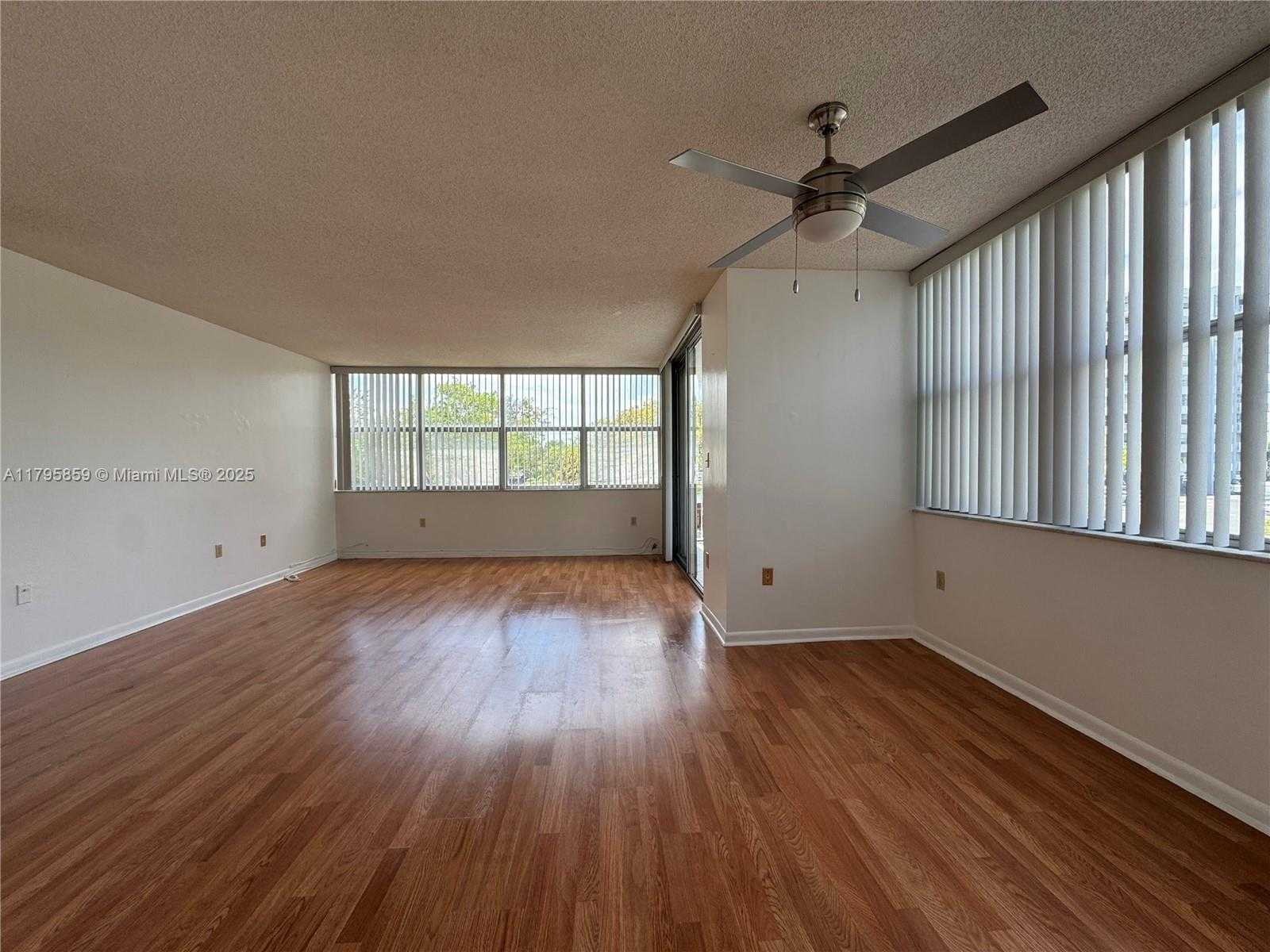 Small Image of 1300 NORTH EAST MIAMI GARDENS DR #213E, Miami Number 3